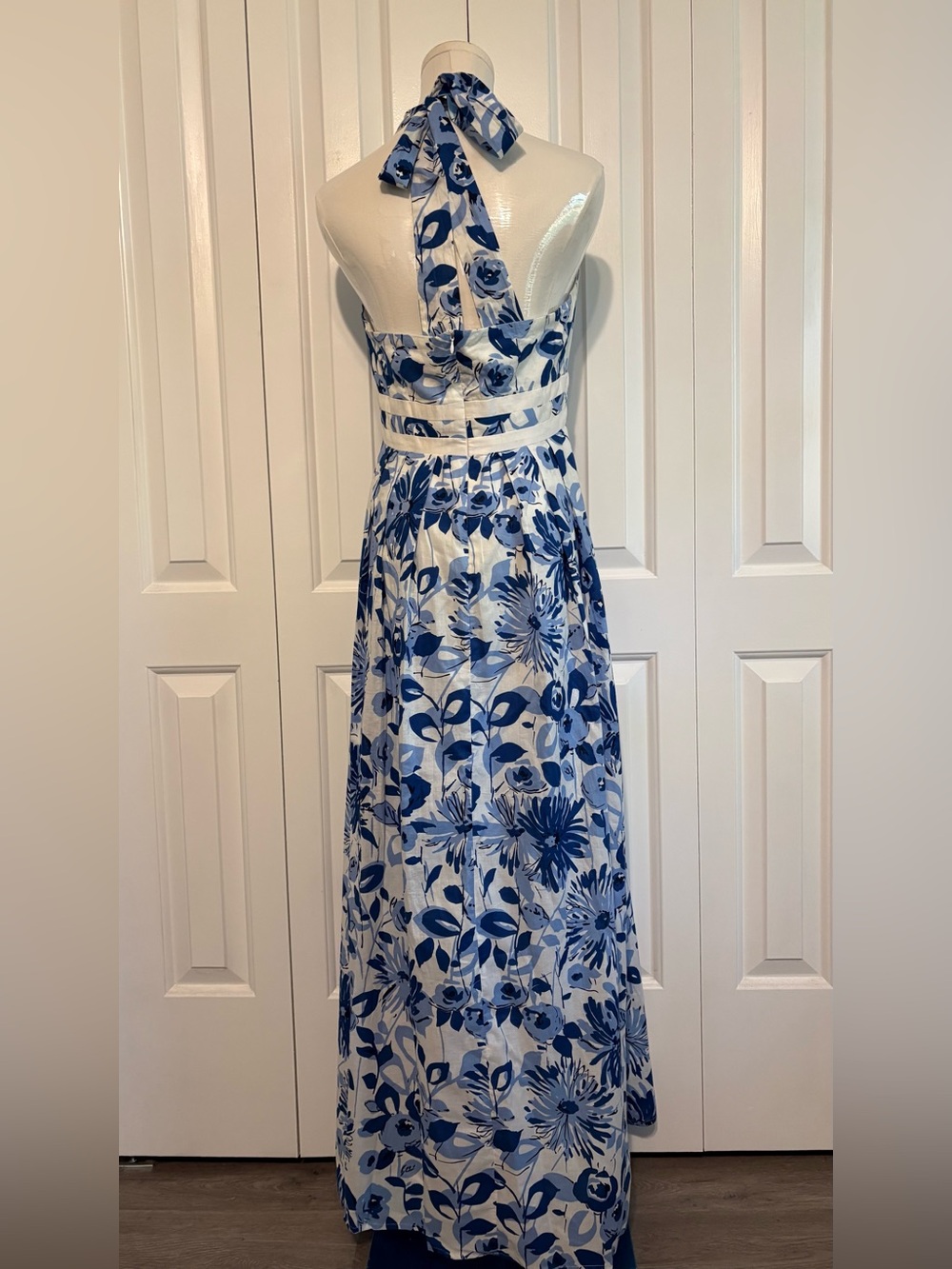 LONDON TIMES, Blue and White Floral Backless Halter Maxi Dress, Size 10 - Picture 2 of 3